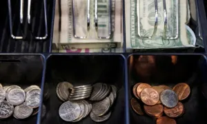 Các hãng bán lẻ Mỹ gặp khó vì thiếu xu 1 cent