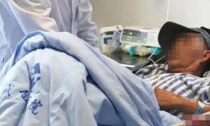 Gắp chiếc bật lửa nằm 30 năm trong dạ dày bệnh nhân